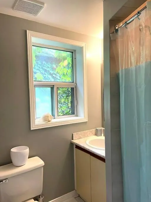 Superb Spacious Loft Old Toronto Near Distillery District 0*,  Canada