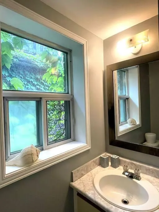 Superb Spacious Loft Old Toronto Near Distillery District 0*,