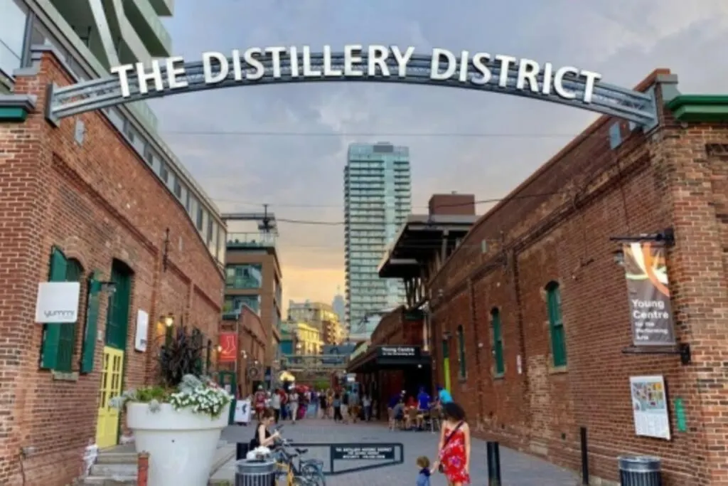 Superb Spacious Loft Old Toronto Near Distillery District Canada